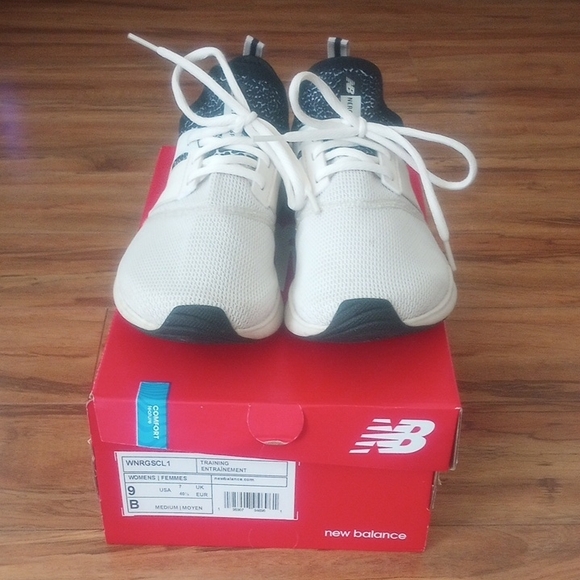 New Balance White and Black Athletic Shoes - Picture 1 of 5